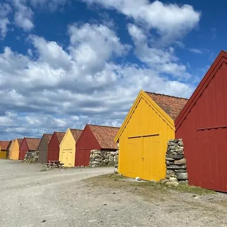 Borestranda - Nytt Strandhus Med 6 Sengeplasser! *